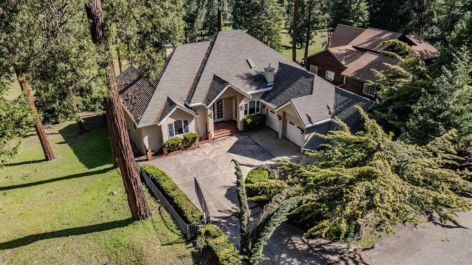 26541 Golf Links Dr