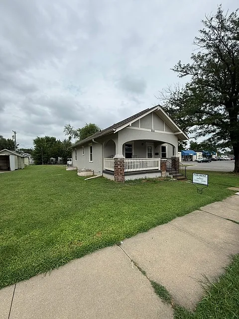 4 bed, 1500 sqft, $1,800 — Photo 1