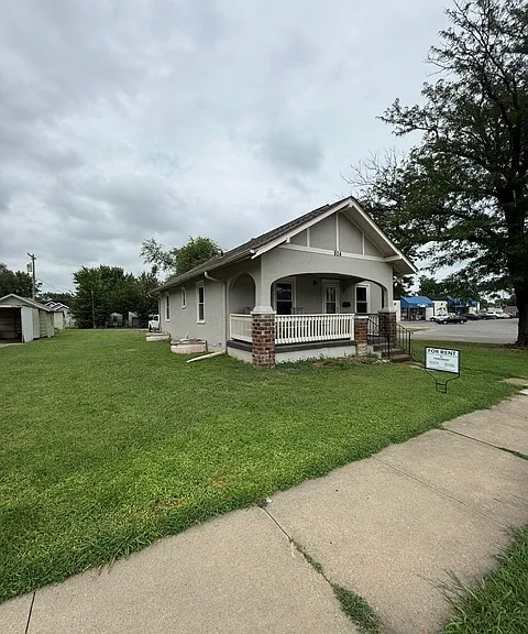804 W 6th St — Photo 1