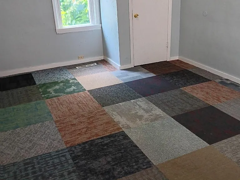 3607 Falling Springs Rd — Photo 8