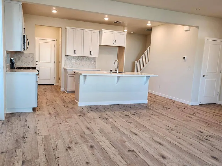 3139 Bobwhite Ct — Photo 6