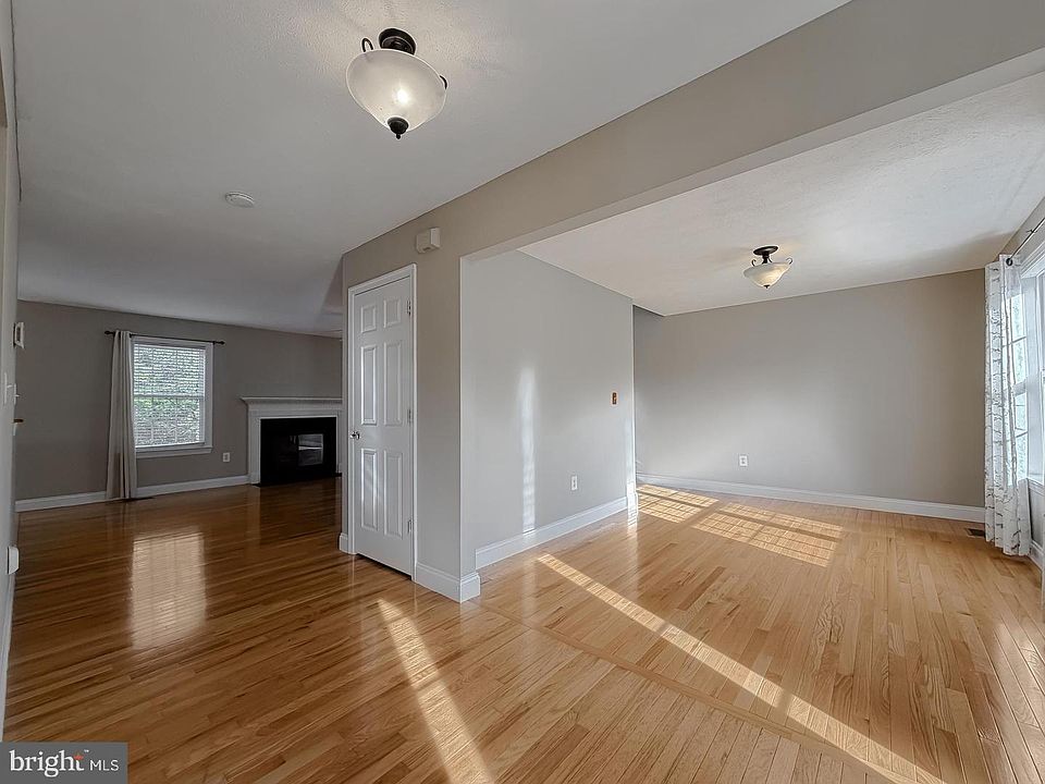 野の道 22055 Long Bow Dr, California, MD 20619 | MLS #MDSM2031304 | Zillow