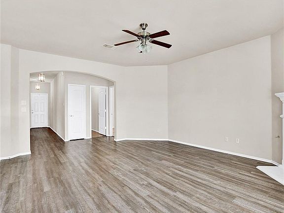 5th image of 2208 Jonathan Creek Dr