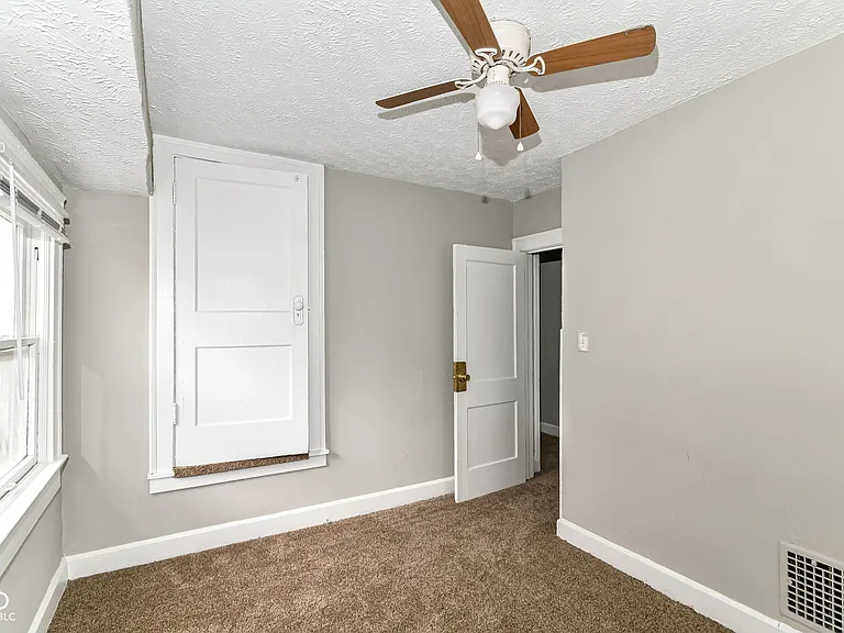 3041 Broadway St — Photo 23