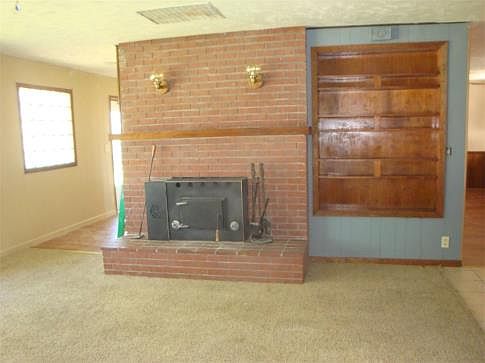4th image of 1005 N Lake St