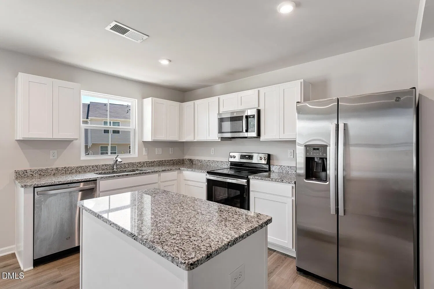 3 bed, 2.5 bath, $2,150 — Photo 3