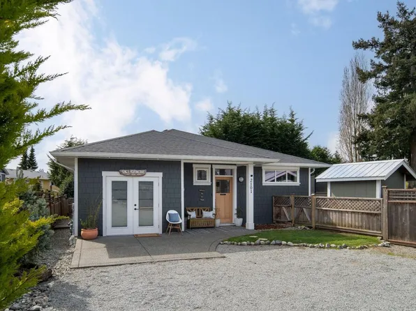 2101 Weiler Ave, Sidney, BC V8L 1R8