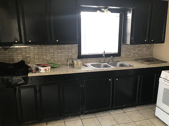 4th image of 701 Martin Luther King Dr