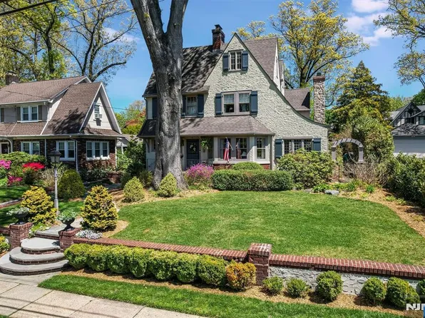 47 Van Allen Rd, Glen Rock, NJ 07452