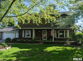 314 Whispering Oaks Dr, Metamora, IL 61548