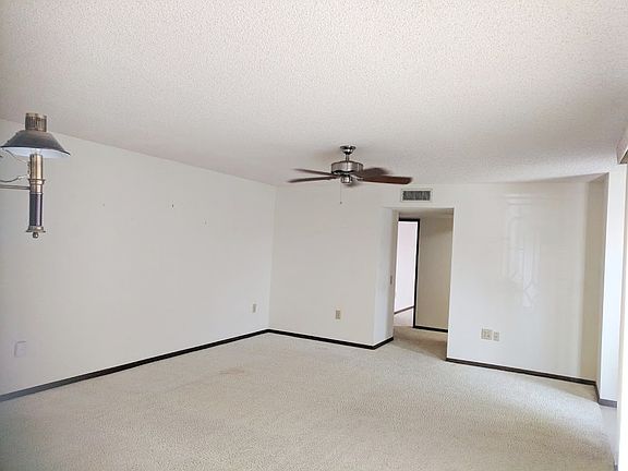 3rd image of 9546 W Willowbrook Dr