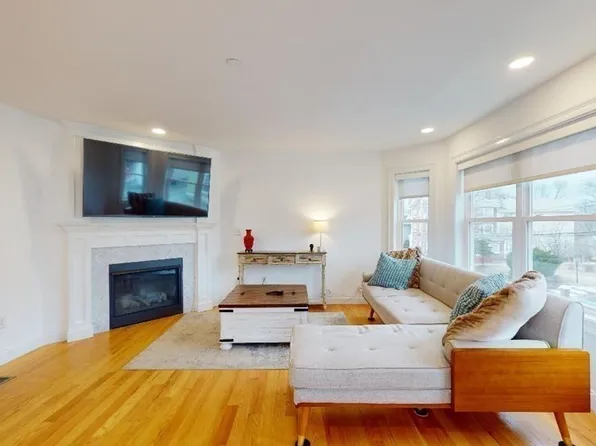 401 E Merrimack St Unit 14, Lowell, MA 01852