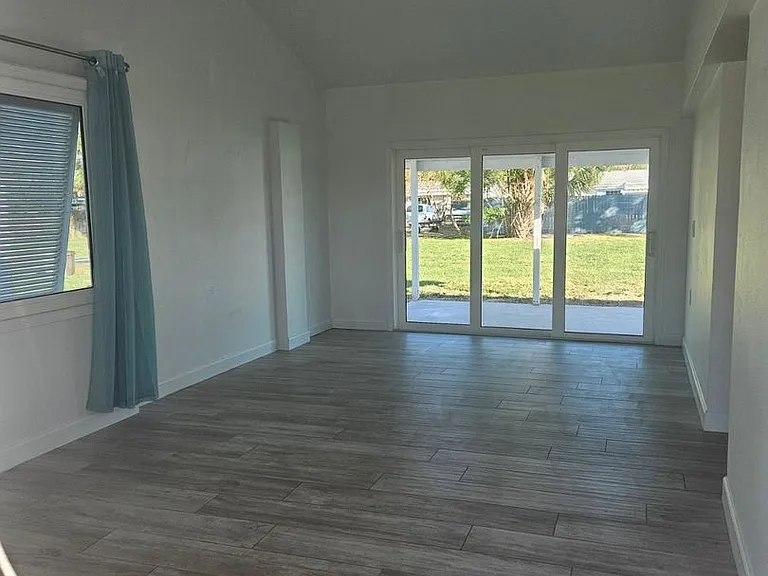 360 W Fray St — Photo 11