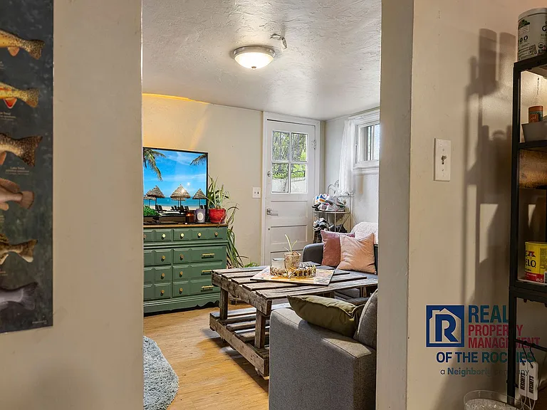 329.5 Edwards St — Photo 6