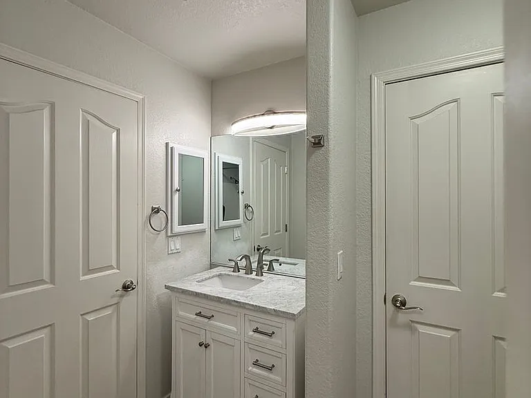 3346 Fountain Palm Dr — Photo 19