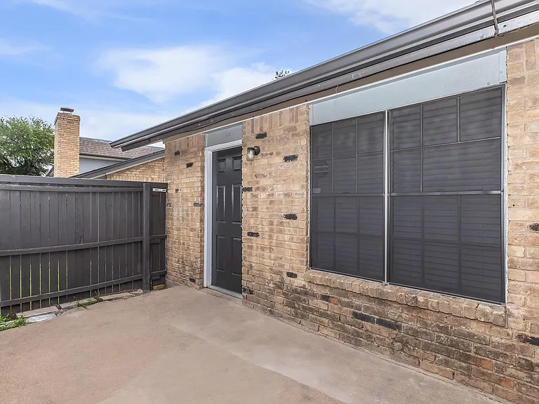 Townhouse West — Photo 12