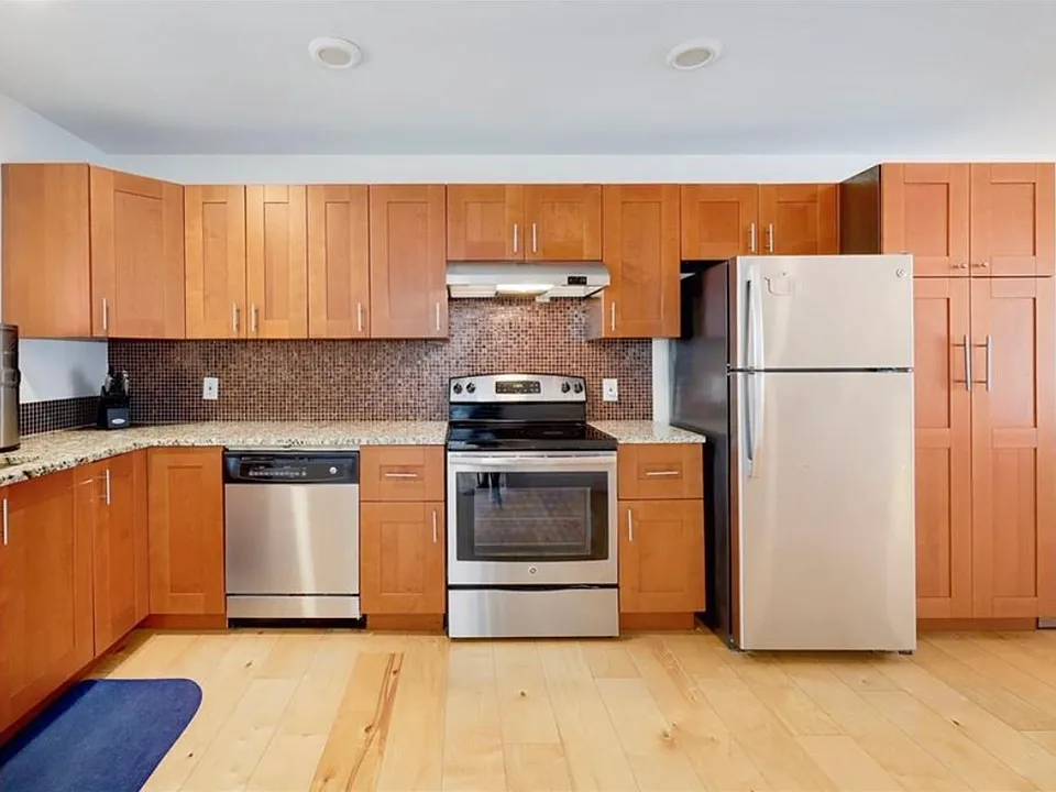 909 Reinli St #112