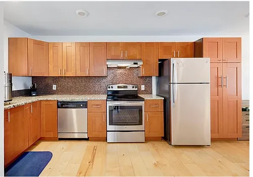 909 Reinli St Photo 1