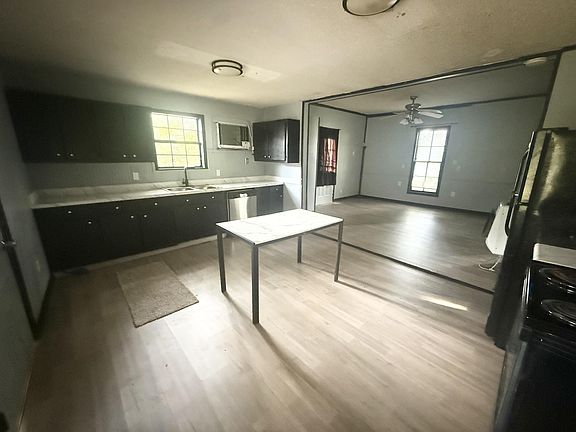 4th image of 215 3rd St S