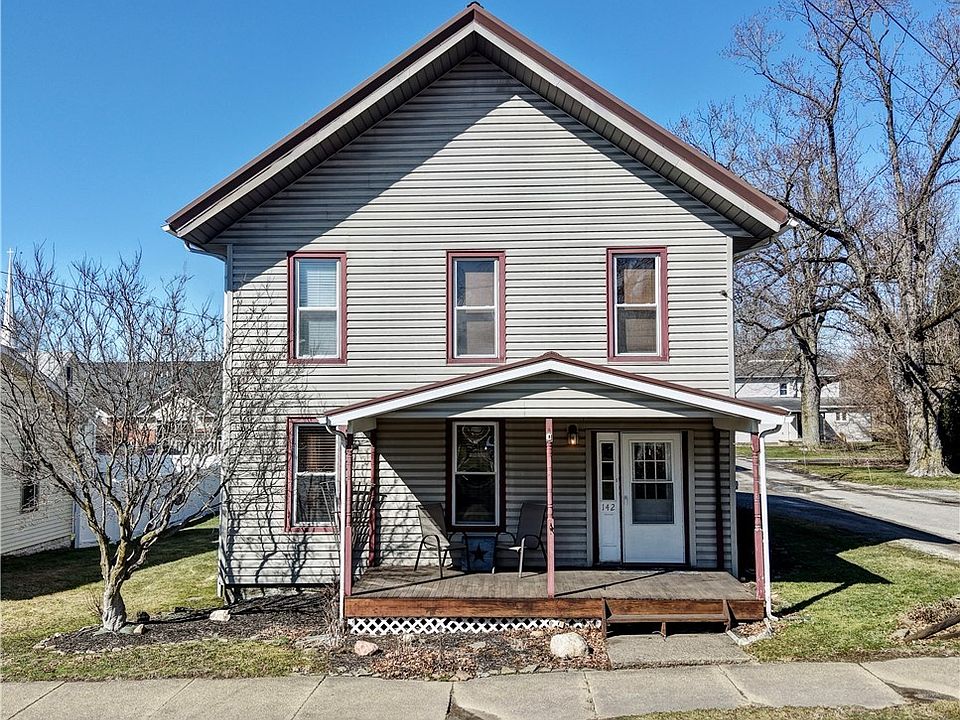 1st image of 142 E Clay St