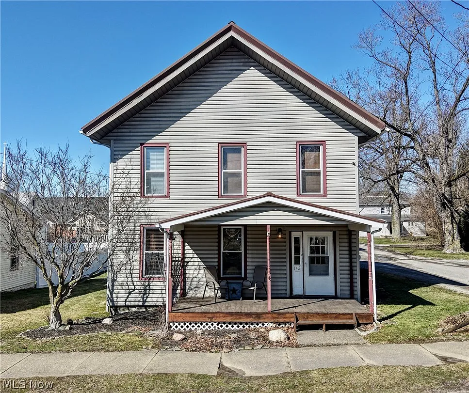 142 E Clay St photo 1