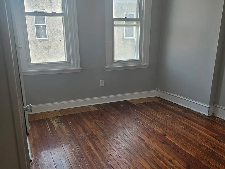 1249 N Alden St — Photo 7