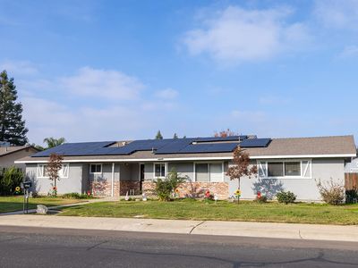 2414 E Paradise Avenue, Visalia, CA, 93292