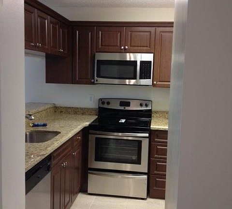 2nd image of 3103 Glenmoor Dr