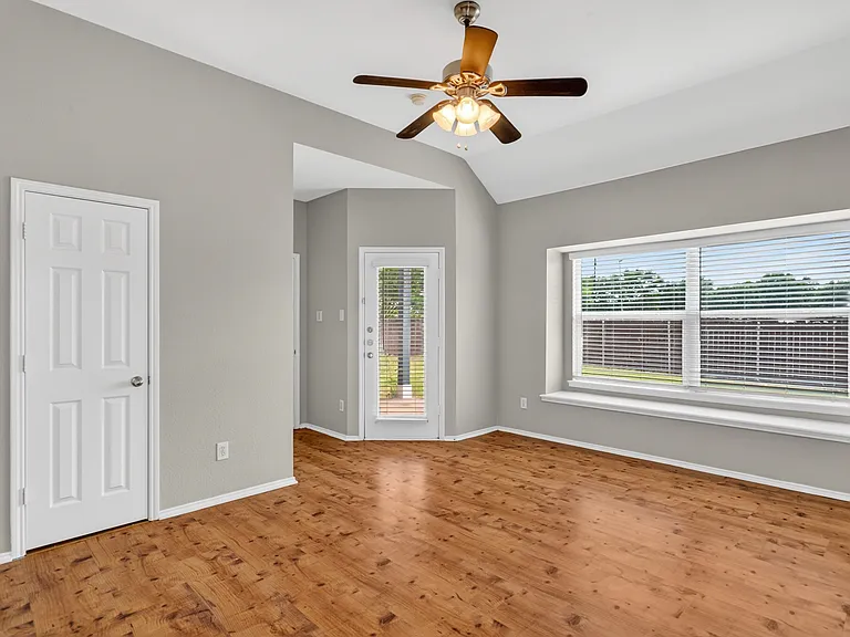 9787 Old Field Dr — Photo 26