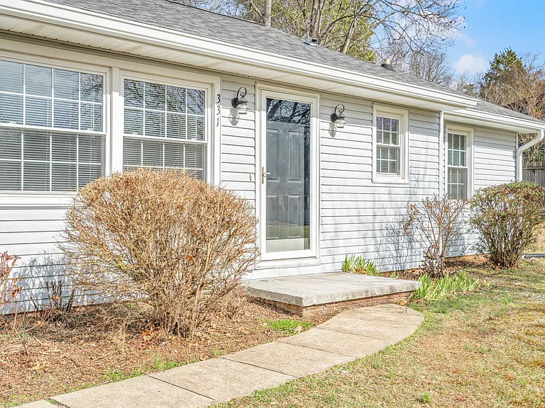 331 Sarvis Dr — Photo 9