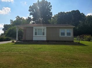 1030 Long Crescent Dr, Bristol, VA 24201