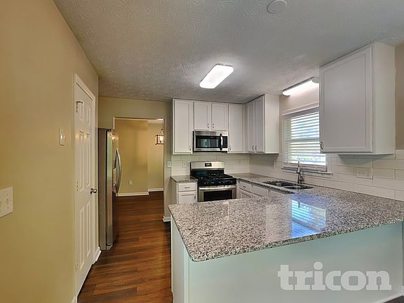5th image of 985 Brookmont Dr SW