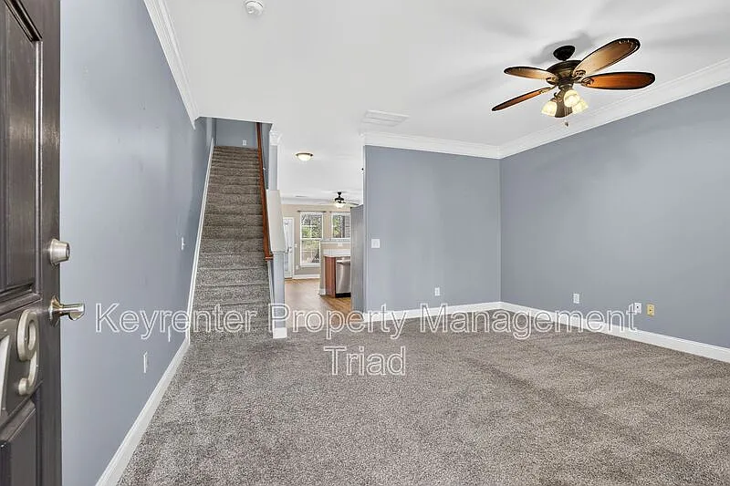 2 bed, 2.5 bath, 1390 sqft, $1,790 — Photo 2