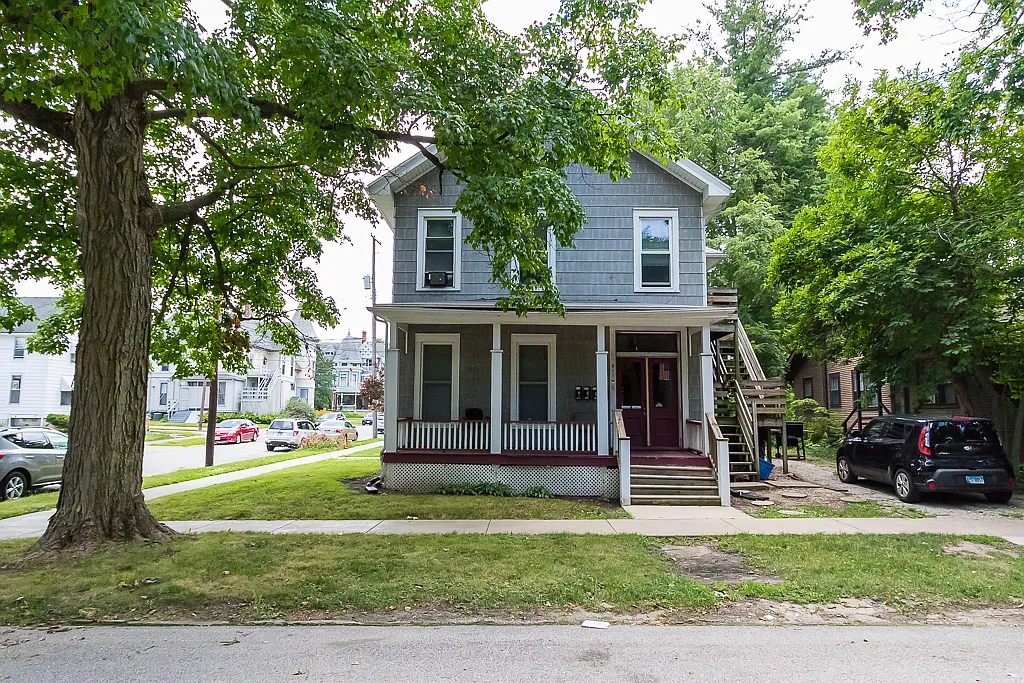 611 E Front St photo 1