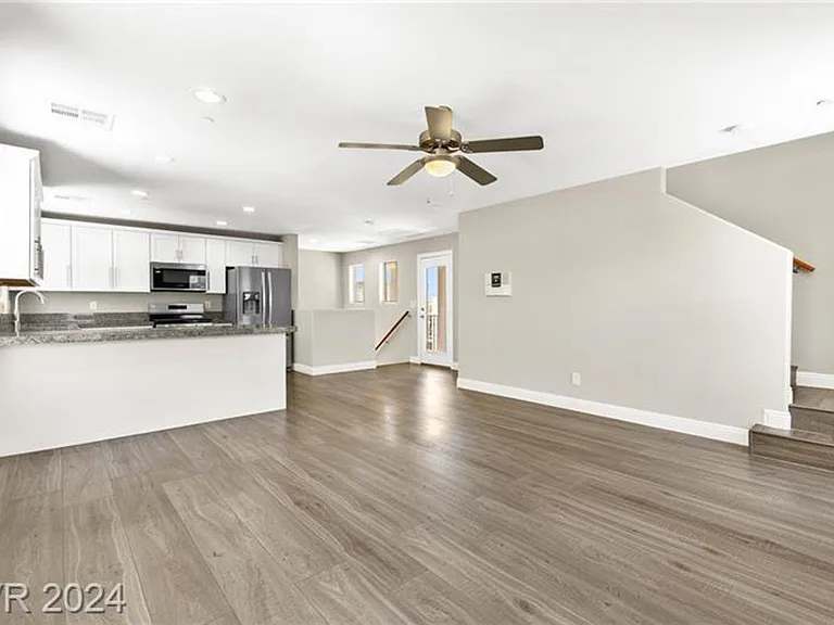 8937 Jennifer Anne Ave — Photo 9
