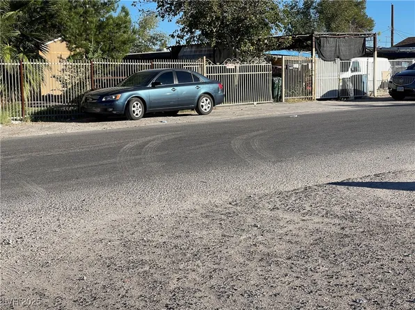 1000 June Ave, Las Vegas, NV 89104