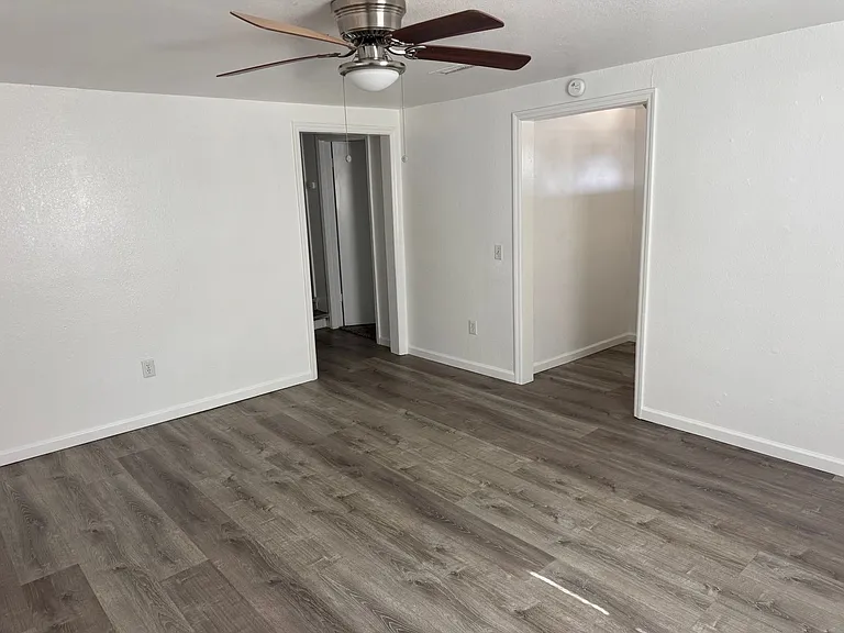 414 W College St — Photo 4