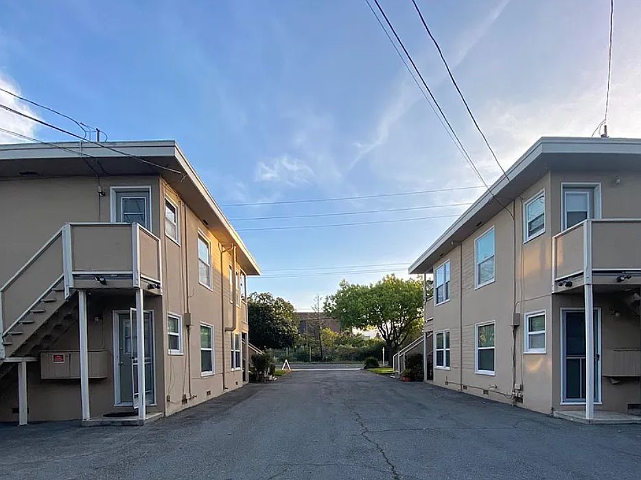 1st image of 2753 Alma St