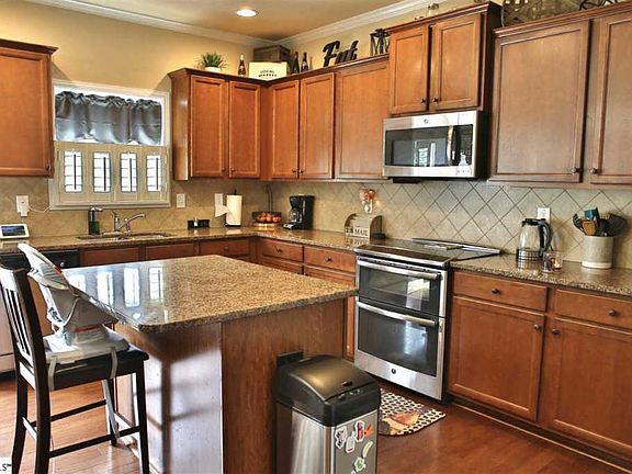 5th image of 160 Carolina Oaks Dr