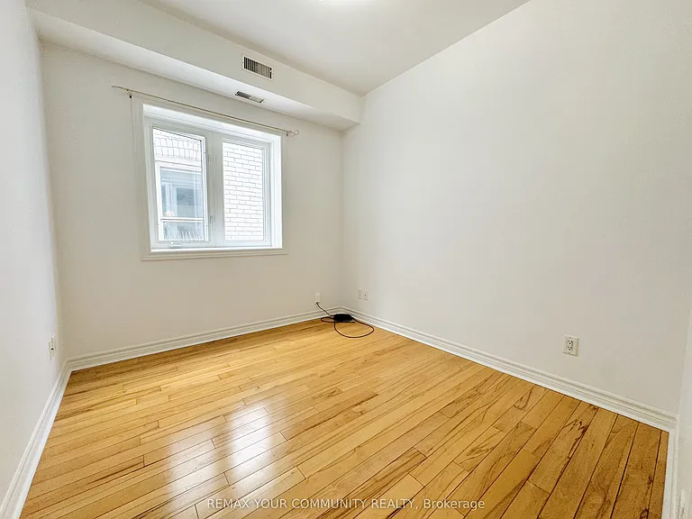 2415 Dundas St W #3 — Photo 12