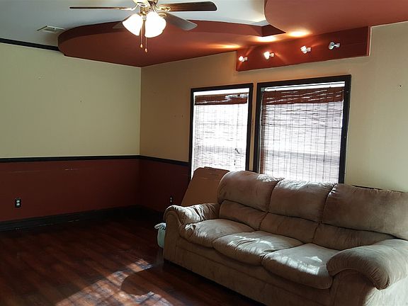 3rd image of 1081 Pullman Cir