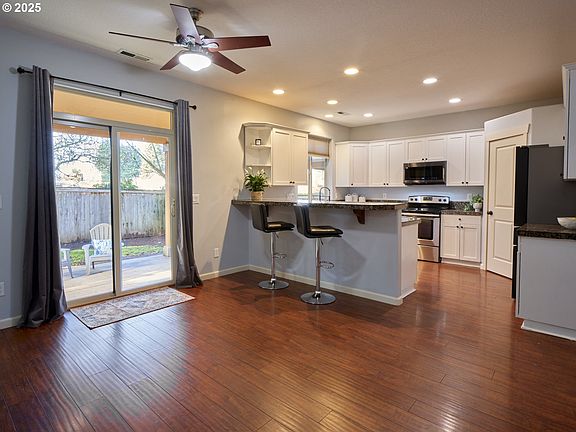 5th image of 10518 NE 21st Ct