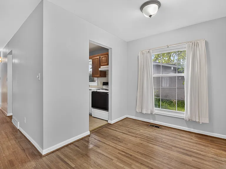 1253 Holgate Ave — Photo 8