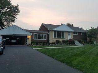255 Oakwood Dr, Buffalo, NY 14221