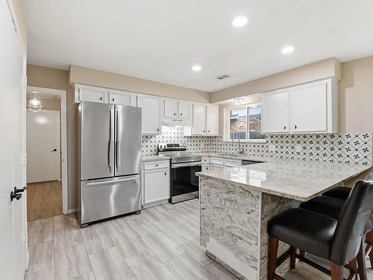 3008 Hunnington Dr — Photo 8