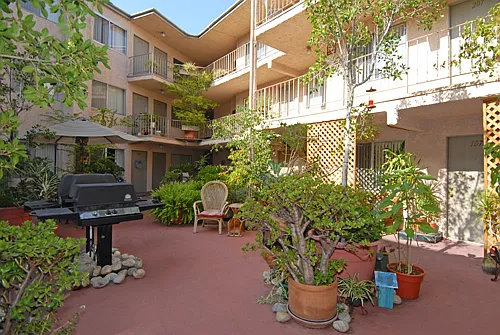 Kling Courtyard Apartments