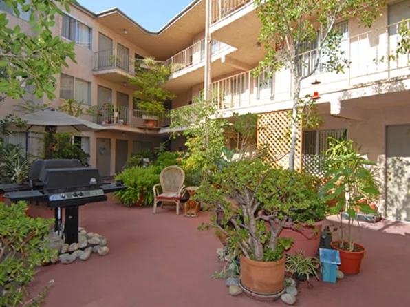 Kling Courtyard Apartments