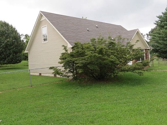 3rd image of 615 Farmington Bnd
