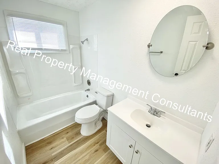 902 Twin Oaks Ter — Photo 11