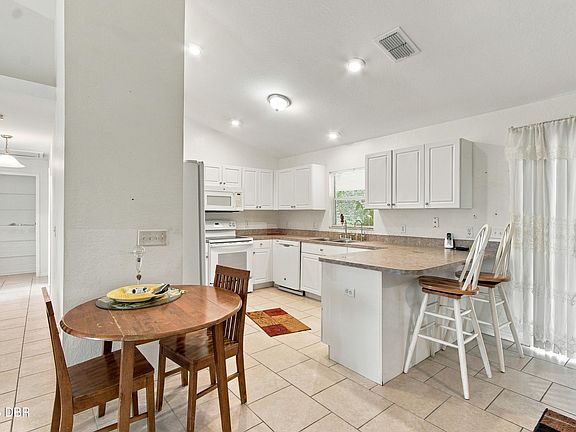 4th image of 926 Plantation Rd